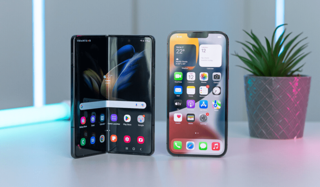 iPhone 14 Pro Max vs Galaxy Fold 4